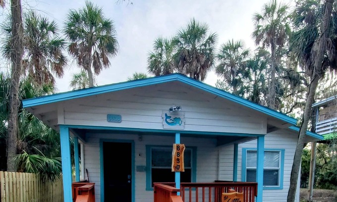 Aripeka House | Tiny House Getaway on the Nature Coast - Perfect Escape for 2
