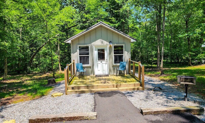 Guntersville Apartment | Tiny House Glamping Retreat- 670+ Acres Private Property on Lake Guntersville