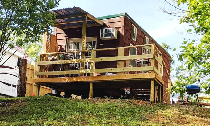 Spring City House | Tiny House Glamping at Watts Bar