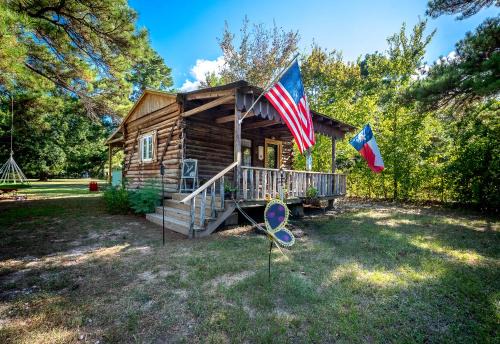 Montgomery Cabin | Tiny house LogCabinBnB - Ren Fest Renaissance Festival Bernhardt Arrowhead Hill Olde Dobbin Station Ranch House Farmhouse Wedding Venue Houston Woodlands College Station TAMU