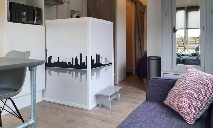 Zestienhoven Apartment | Tiny house near Rotterdam Airport