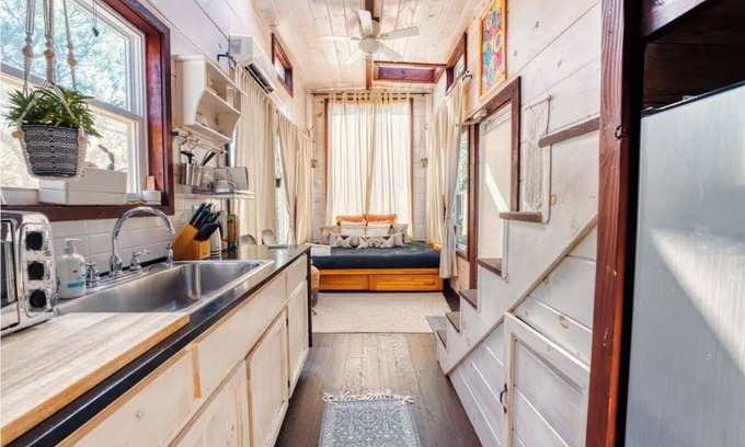 Del Valle House | Tiny House On 5 Acres 20 min from Downtown Austin