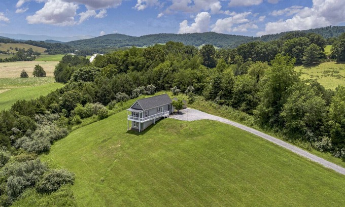 Lexington House | Tiny House w/Big Mountain Views - near VMI & WLU