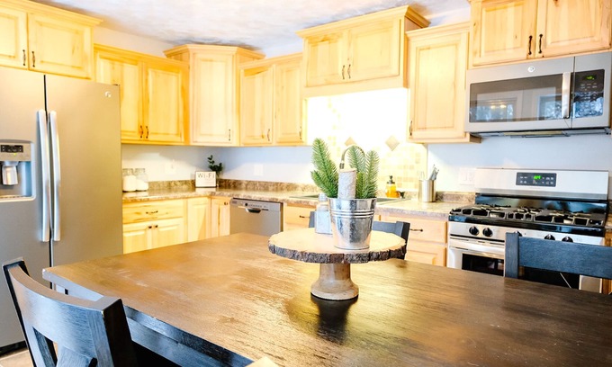 Ironwood House | Tiny Pines Cottage Getaway