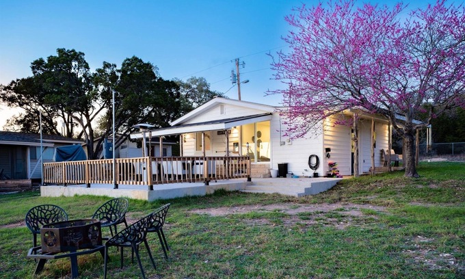 Oatmeal Hotel | Tiny Waterfront Cabin w Dock, Kayak, SUPs sleeps 7
