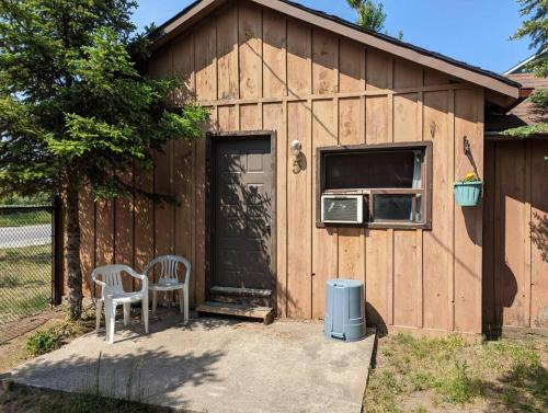 Wasaga Beach House | Tiny Wood Cottage 05