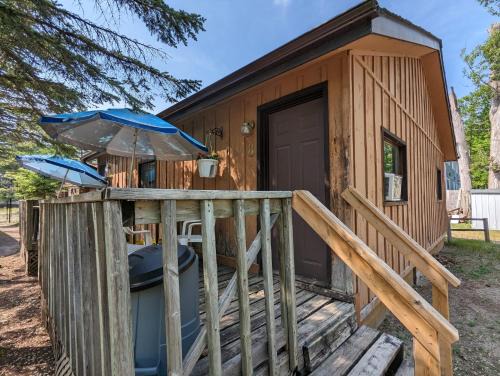 Wasaga Beach House | Tiny Wood Cottage 08