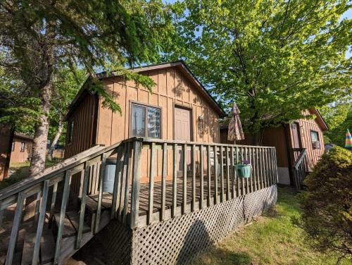 Wasaga Beach House | Tiny Wood Cottage 14