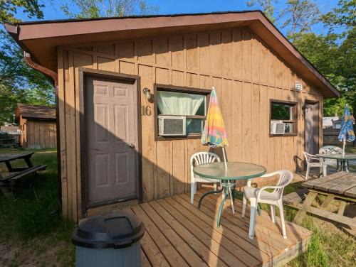 Wasaga Beach House | Tiny Wood Cottage 16