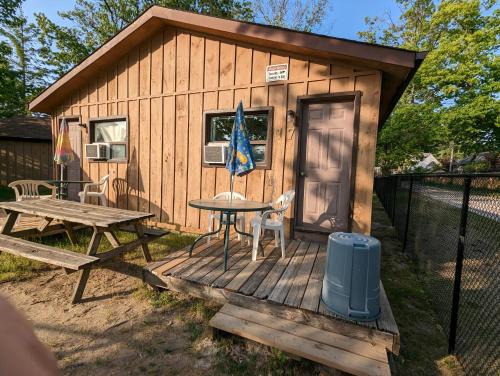 Wasaga Beach House | Tiny Wood Cottage 17