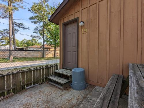 Wasaga Beach House | Tiny Wood Cottage 19