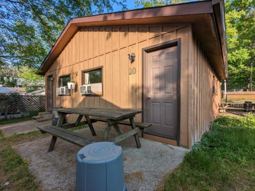 Wasaga Beach House | Tiny Wood Cottage 20