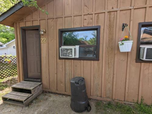 Wasaga Beach House | Tiny Wood Cottage 22