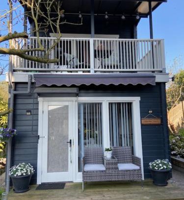 Zaandam House | Tinyhouse Woody at the Water