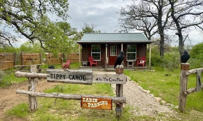 Voca Cabin | Tippy Canoe - Castell Vacation Cabin - Sleeps 4