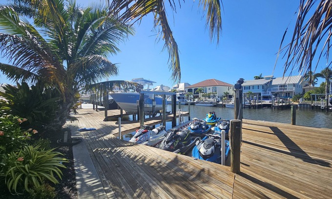 Siesta Isle House | Tired of the crowd? Visit Casa De Playa for the ultimate relaxation in paradise.