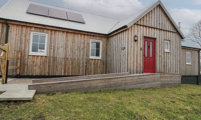 Oban Cottage | TIRLAGGAN ÚR, pet friendly, with open fire in Lismore