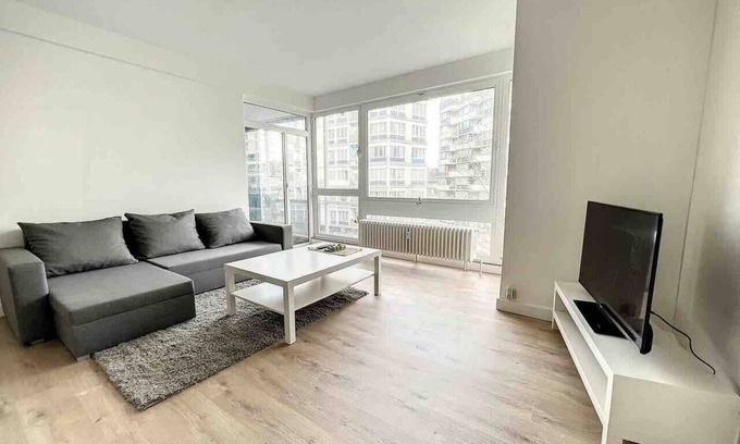Charleroi Apartment | Tirou 3 station and airport center