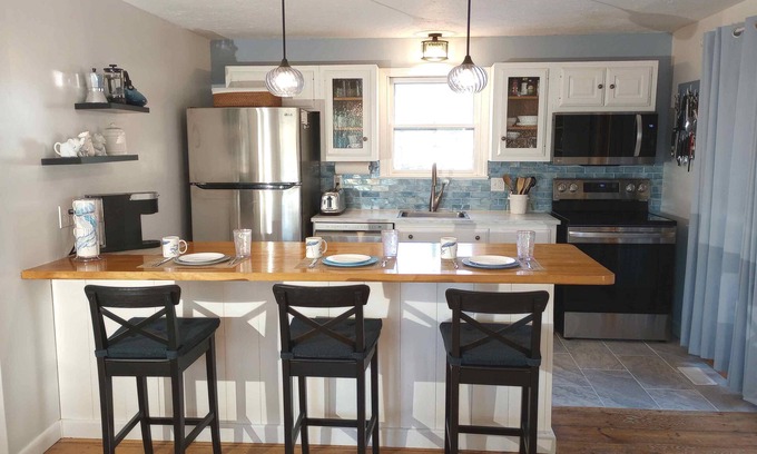 Vineyard Haven House | Tisbury - Airy 4-bedroom with Peaceful Pool