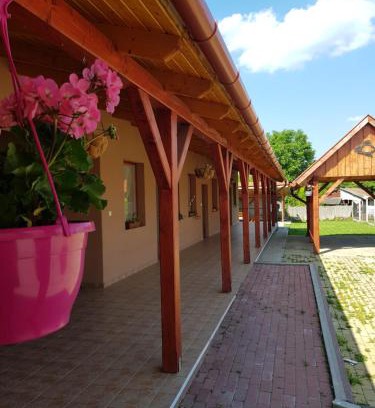 Tiszaszolos Apartment | Tisza-Tavirózsa Vendégház
