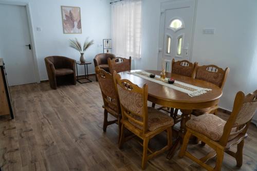 Hodmezovasarhely Apartment | Tiszavirág Apartman Màrtèly