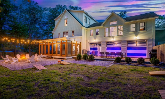 Town Landing House | Titan at Town Landing - Ultra Luxury, Roof Deck, Lap Pool, Arcade Games, Dogs OK