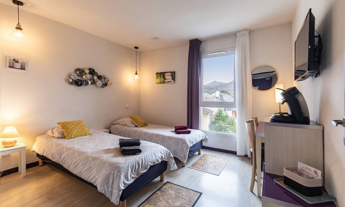 Lourdes Apartment | Tithome 1 - Gare, centre ville, vue montagne et château