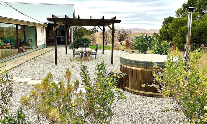 Hallett House | Tiverina Park - Luxury Rural Escape. Your next getaway!