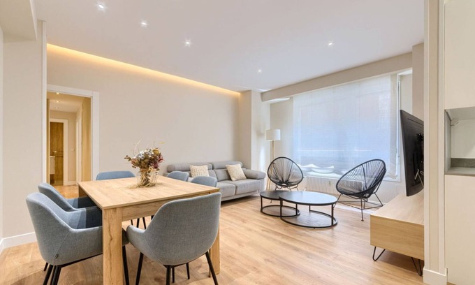 Castanos Apartment | Tivoli Centric and Modern Apartment