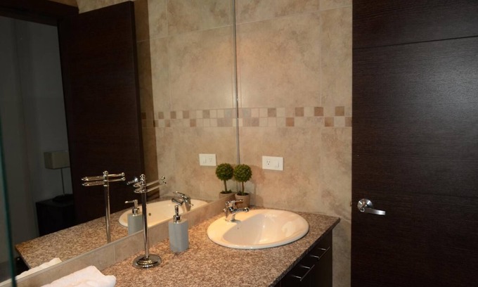 La Mariscal Apartment | Tiziano Apartment sleeps 4