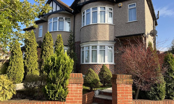 Manor Bed & Breakfast | TJ Homes