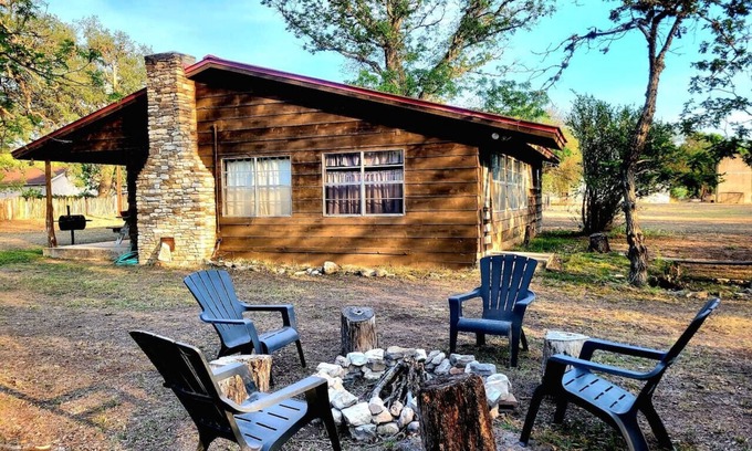 Rio Frio Cabin | TJ's Escape *HUGE* Landmark Oak Tree *1mile2river*