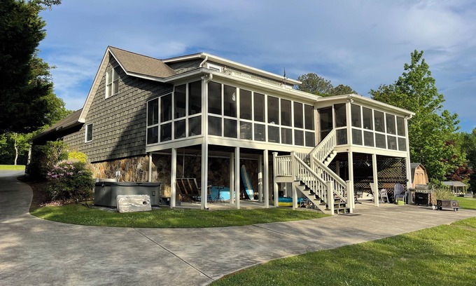 Chickamauga Lake House | TN River House with Private Boat Ramp and Dock on Chickamauga Lake-Main Channel