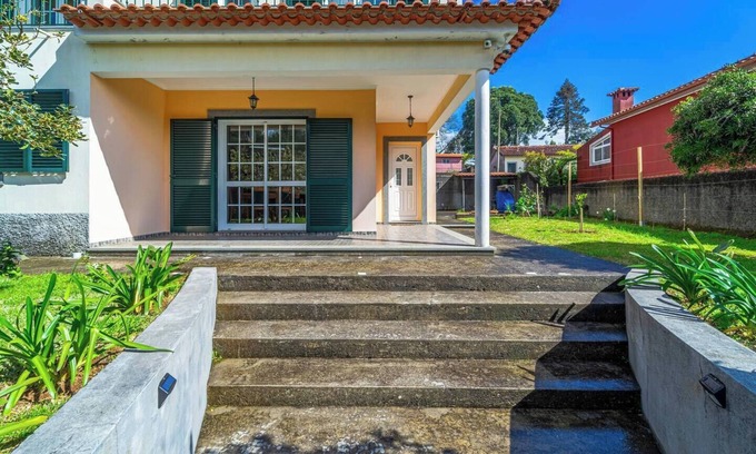 Santo da Serra House | To complete, Angela Holiday House
