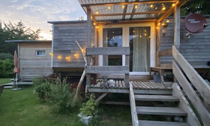 Hohennauen Ski Chalet | To the hay bale wagon