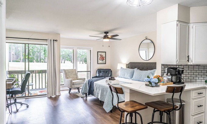 Pinehurst Apartment | To The Green On #17 - Boutique Studio w/GREAT Views, 5 Minutes From Clubhouse