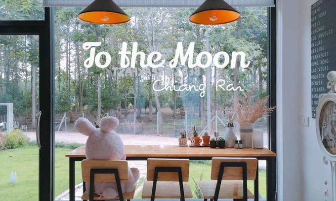 Mae Kon House | To the Moon Bed and Breakfast