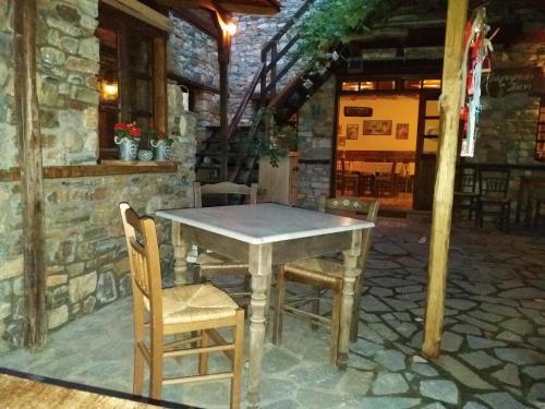 Panteleimon House | To Xani