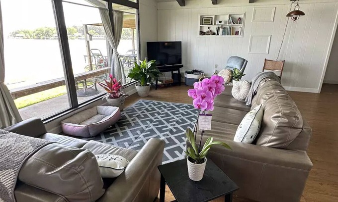Huxley House | Toledo Bend Huxley