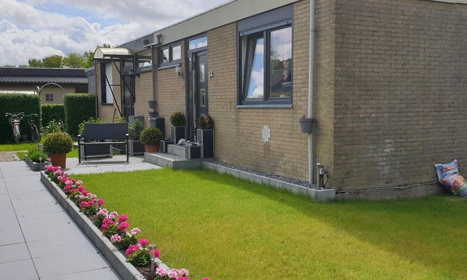 Lemmer House | Toller Bungalow. Das Ferienpark Liegt Direkt am Deich zum Ijsselmeer/strand