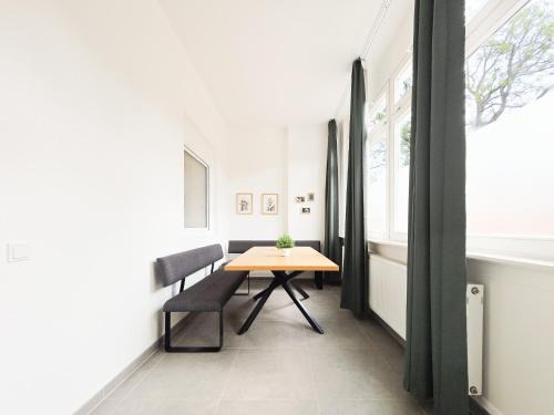 Eller Apartment | Tolstov Apartments - 3 Room Apartment - Kitchen - Dining Room - Terrace - 25 min to Messe DUS