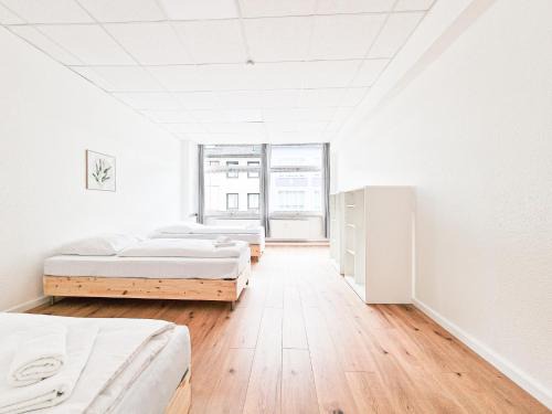 Stadtmitte Apartment | Tolstov Apartments - City Center Apartment with 5 Rooms - 10 Min Messe DUS