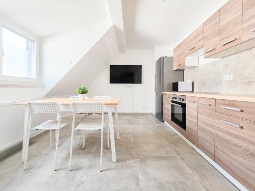 Marxloh Apartment | Tolstov Apartments - Monteurwohnung mit 3 Zimmern - Dachgeschoss - Parkplatz