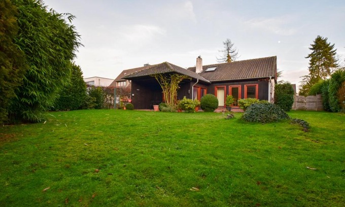 Buderich Apartment | Tolstov House - 6 Room Villa with Garden - 15 Min Messe DUS & Airport DUS