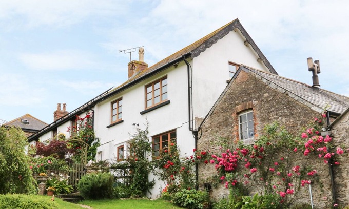 Watermouth Cottage | TOM'S HOUSE, character holiday cottage, with a garden in Berrynarbor
