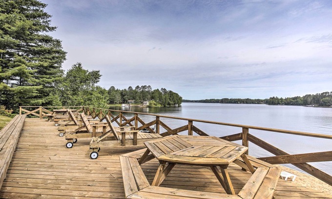 Tomahawk Cottage | Tomahawk Cottage w/Fire Pit & Lake Access!
