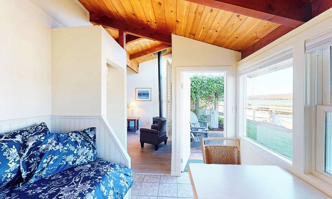 Inverness Hotel | Tomales Bay Resort and Marina