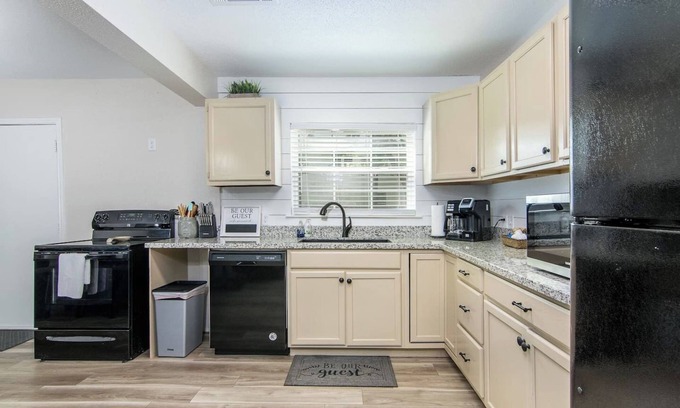Tomball House | Tomball Bungalow Comfort