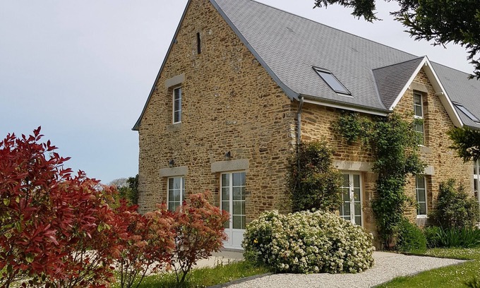 Vains House | Tombelaine holiday home