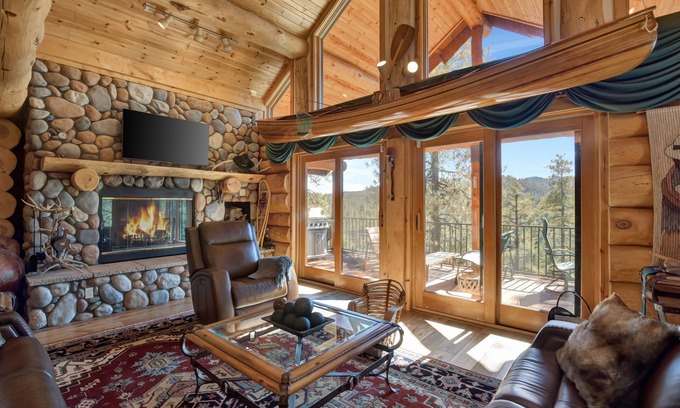 Highland Pines Cabin | Tombstone Hideaway*Mountain Cabin Retreat* Large Gatherings* Peaceful Getaway*